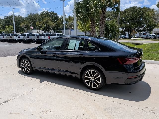 Used 2025 Volkswagen Jetta SE FWD image 10