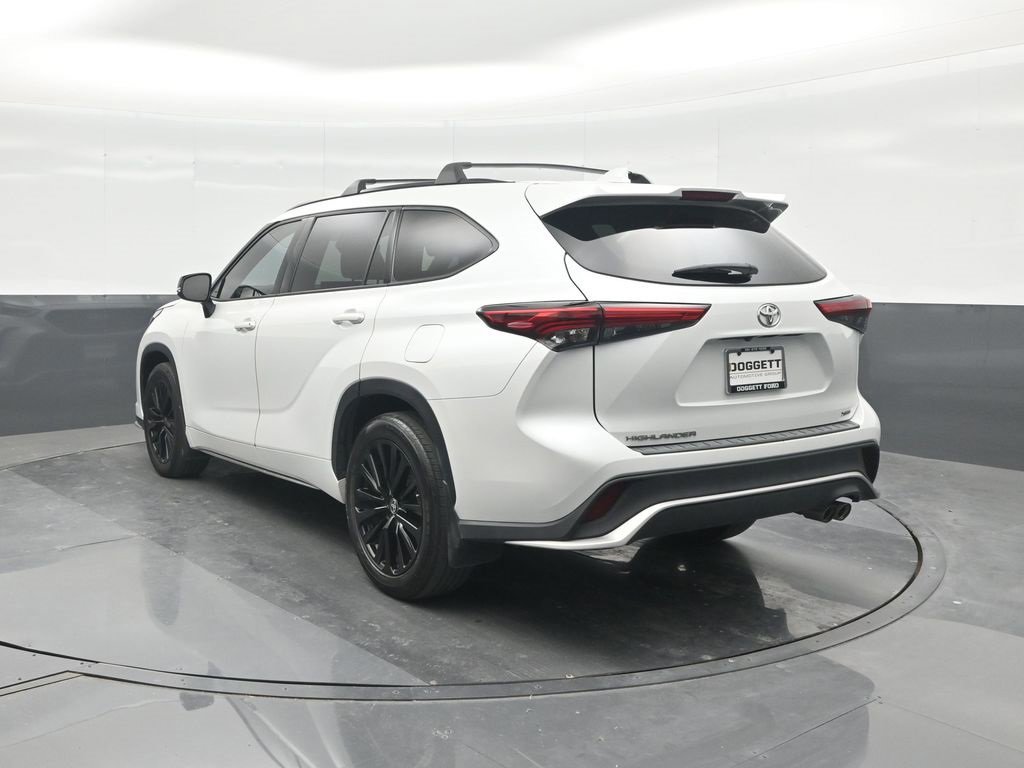 Used 2023 Toyota Highlander L image 4
