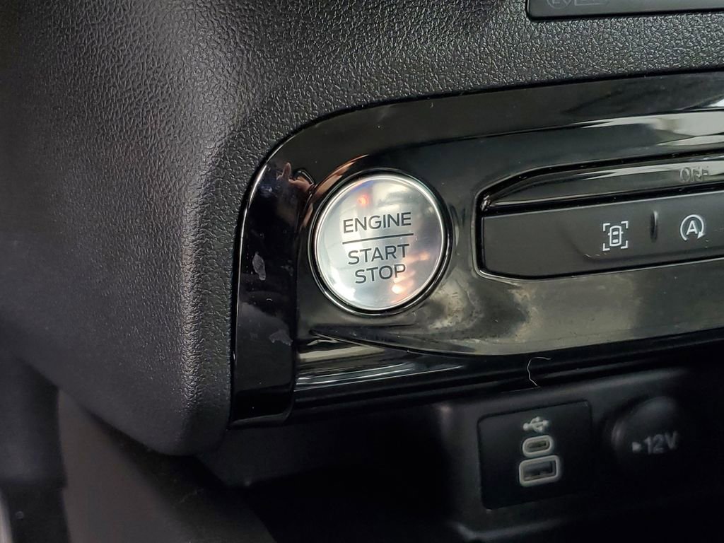 Certified 2025 Ford Escape Platinum image 18