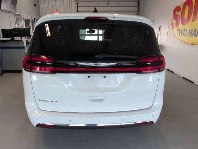 Used 2025 Chrysler Pacifica Select FWD image 4