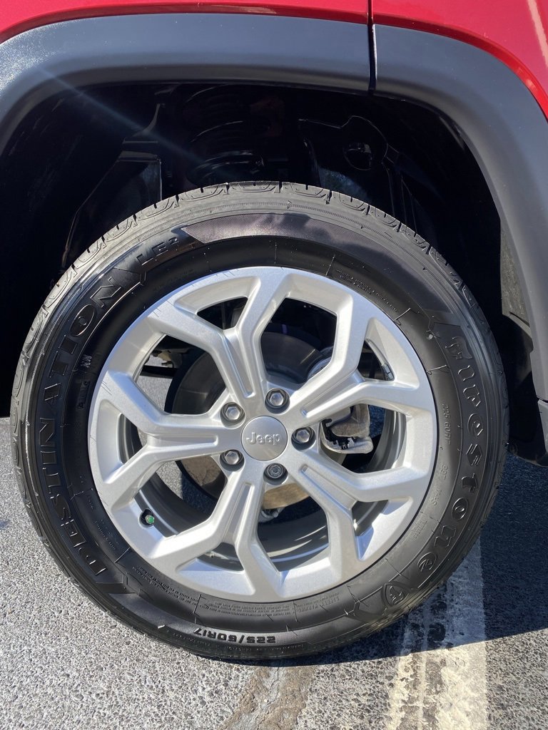 Used 2024 Jeep Compass Sport image 32