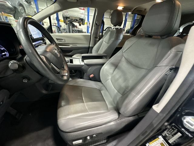 Used 2024 Toyota Sienna Limited AWD/4WD image 17