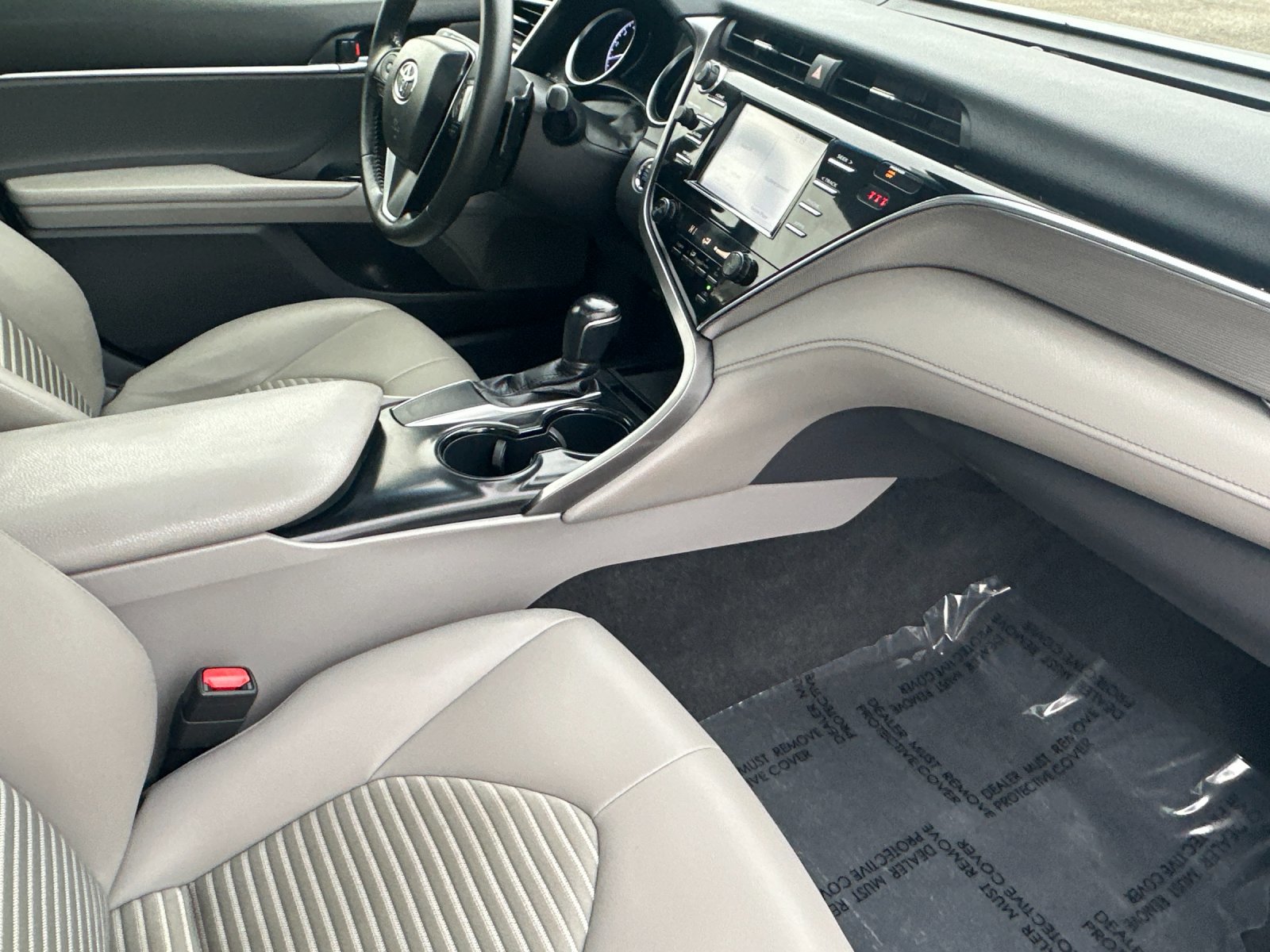 Used 2018 Toyota Camry image 15