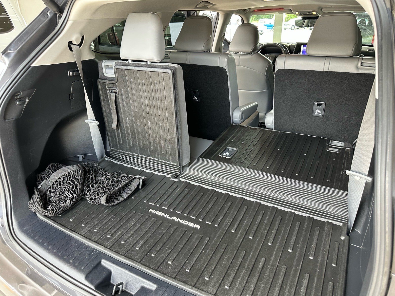 Used 2024 Toyota Highlander XLE AWD/4WD image 22