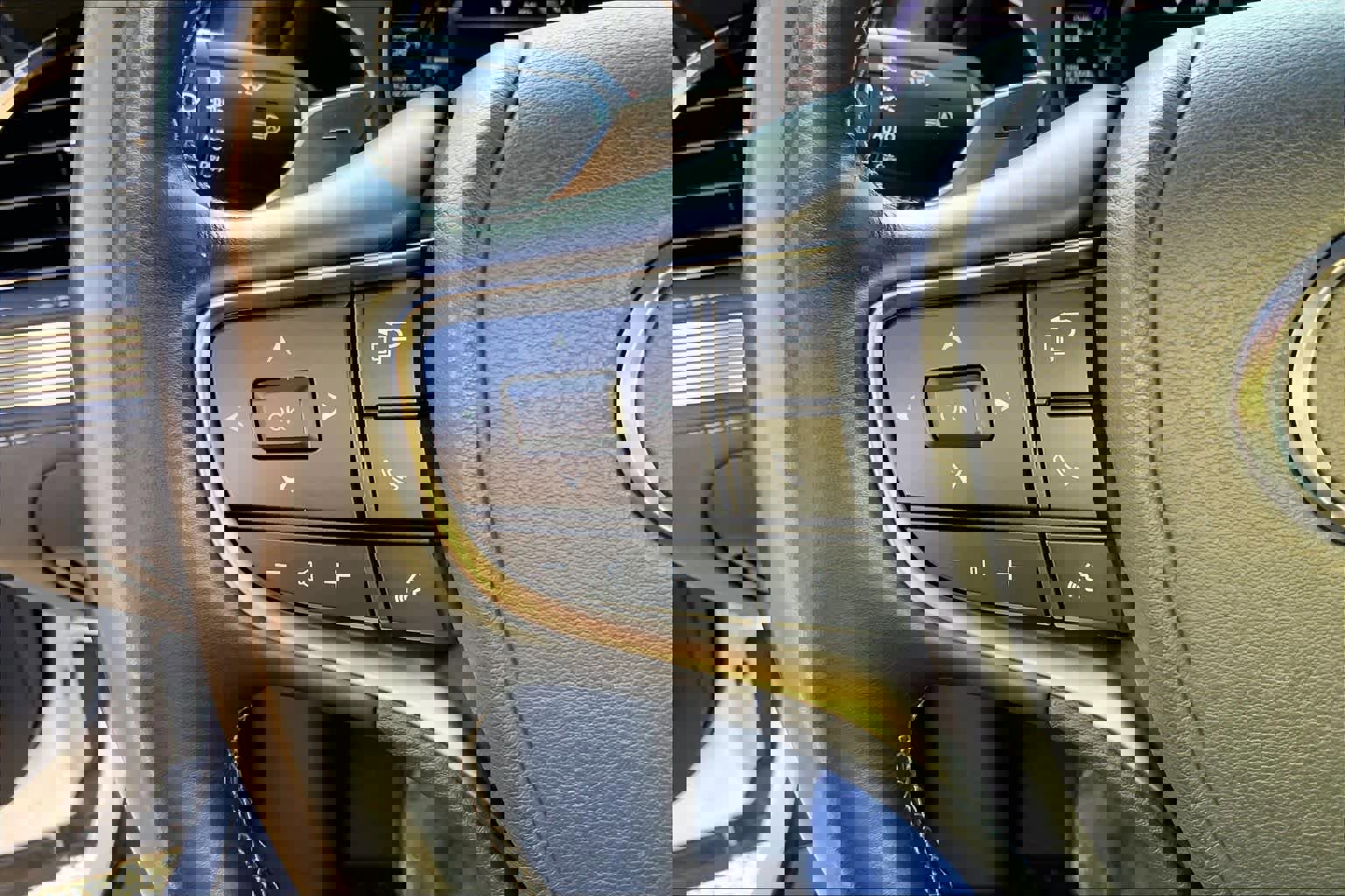 Used 2021 Lexus LS 500 w/ Accessory Package (Z2) image 23