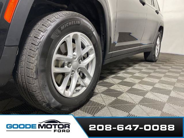 Used 2024 Jeep Grand Cherokee L Laredo w/ Luxury Tech Group I AWD/4WD image 27