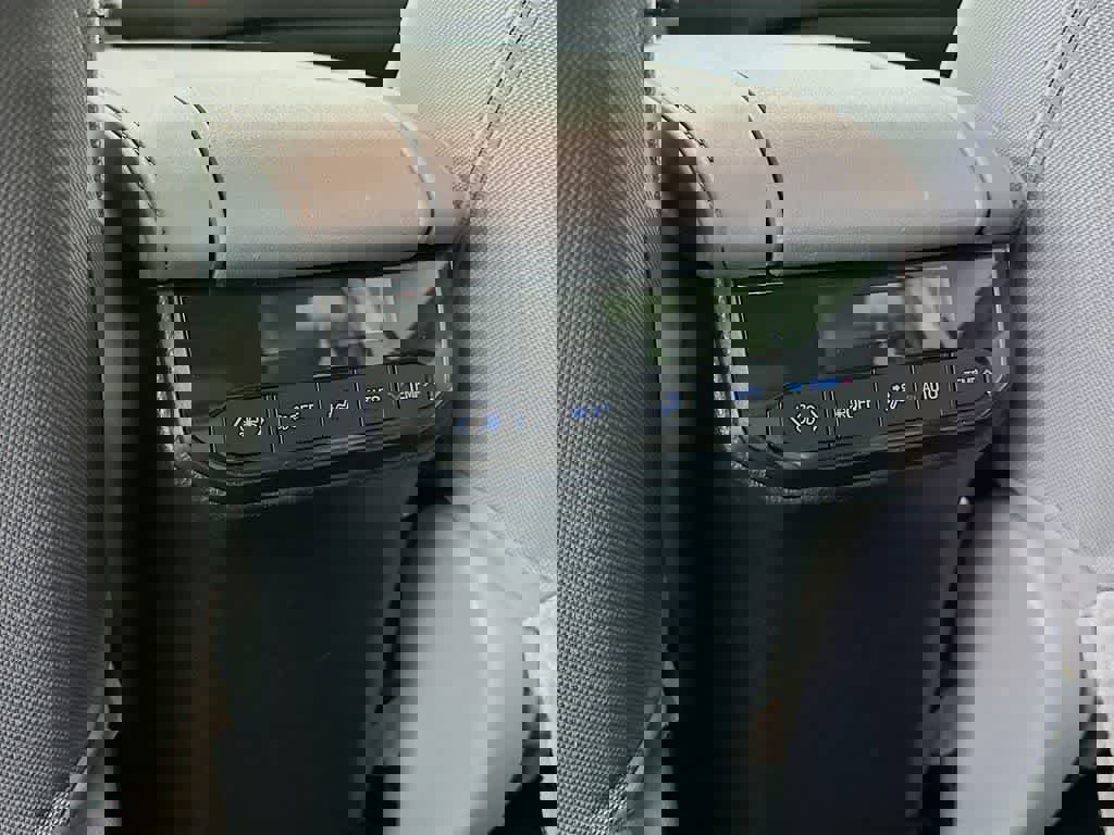 Used 2020 Toyota Highlander L image 16