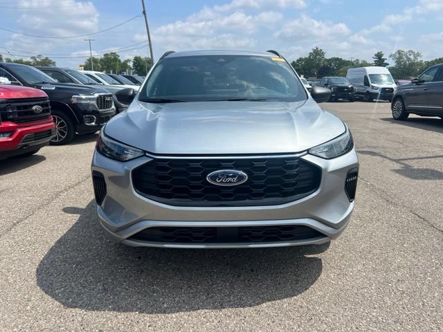 Certified 2024 Ford Escape ST-Line w/ Tech Pack #1 AWD/4WD image 2