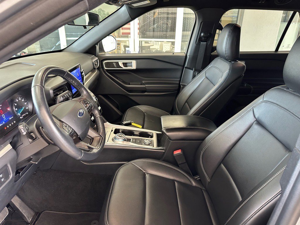 Certified 2020 Ford Explorer XLT w/ Equipment Group 202A image 18