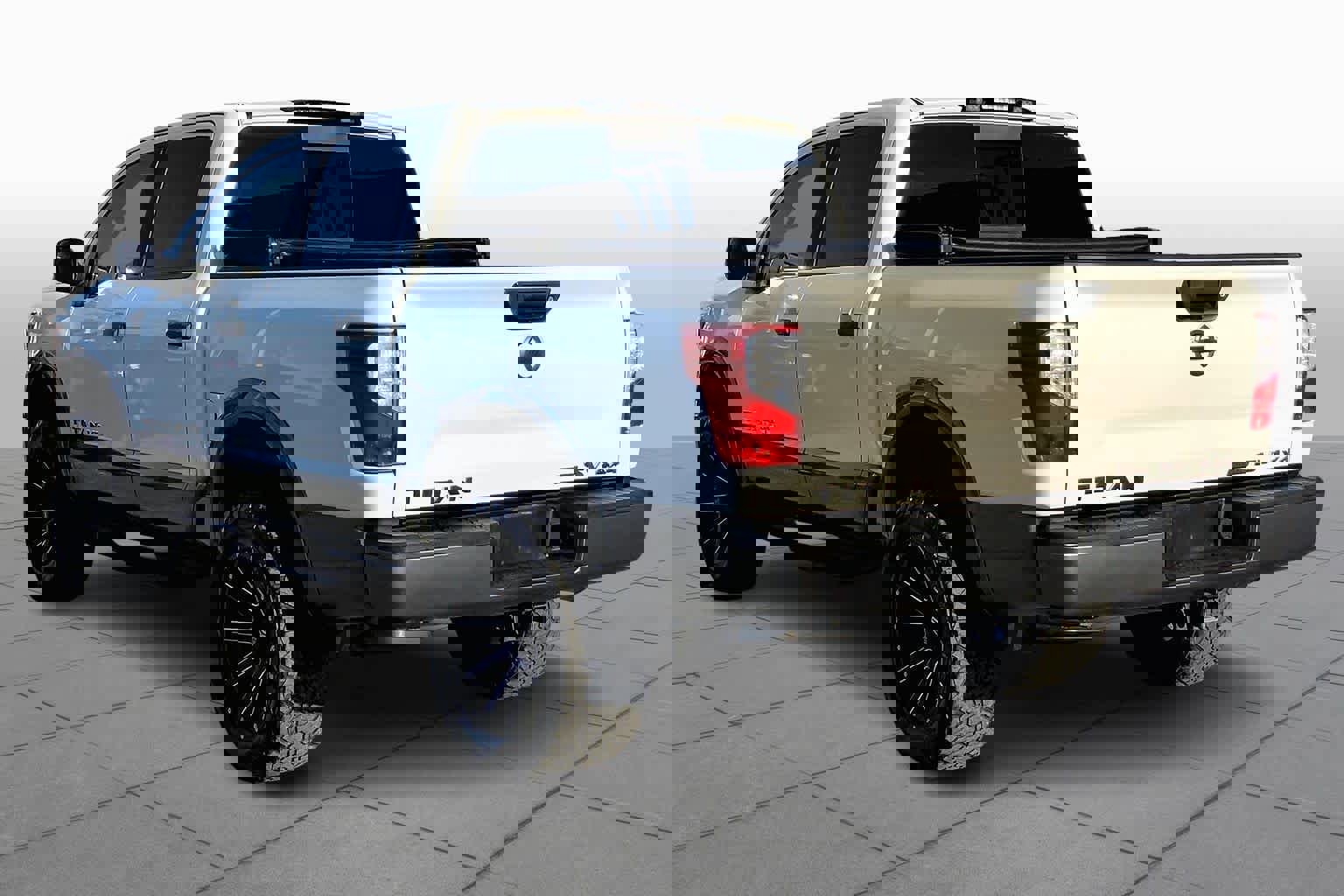 Used 2018 Nissan Titan PRO-4X image 2