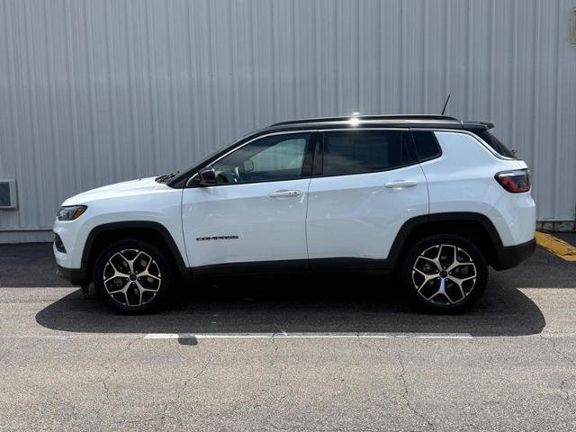 Used 2025 Jeep Compass Limited AWD/4WD image 2