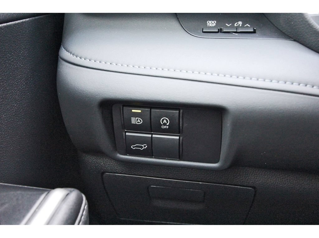Used 2024 Toyota Highlander XSE FWD image 21