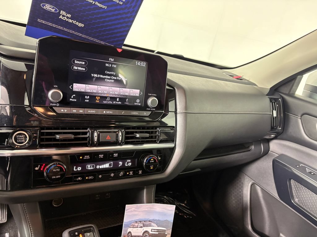 Used 2023 Nissan Pathfinder SV AWD/4WD image 18