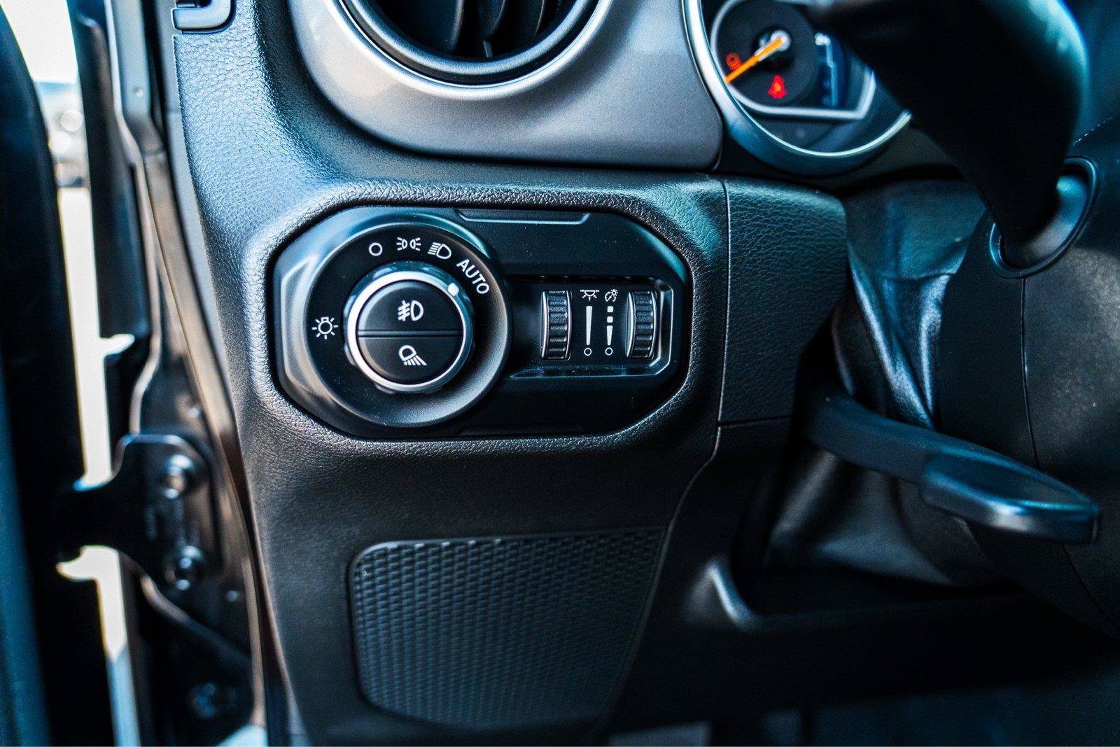Used 2021 Jeep Gladiator Sport AWD/4WD image 18