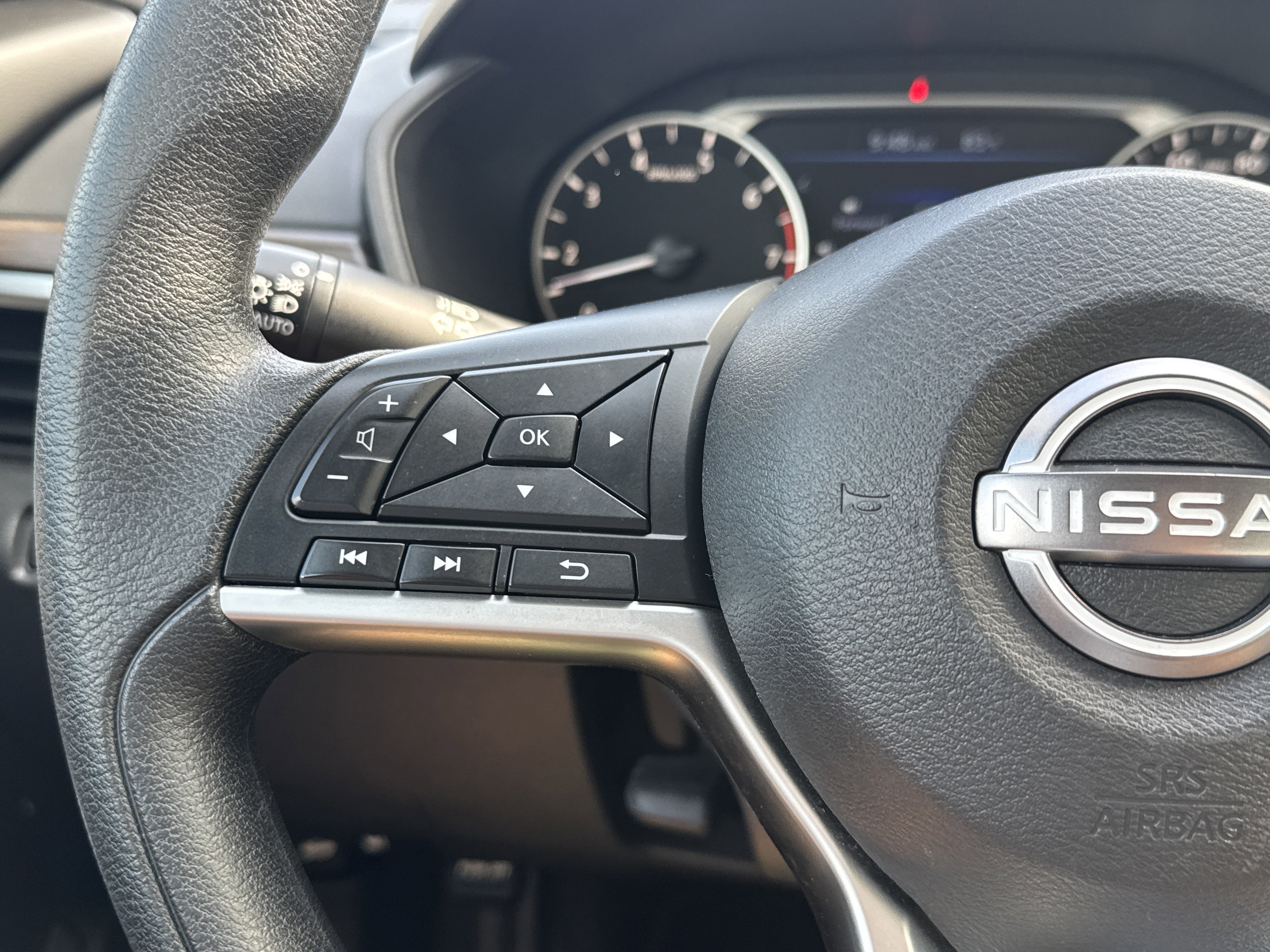 Used 2024 Nissan Altima 2.5 SV image 16