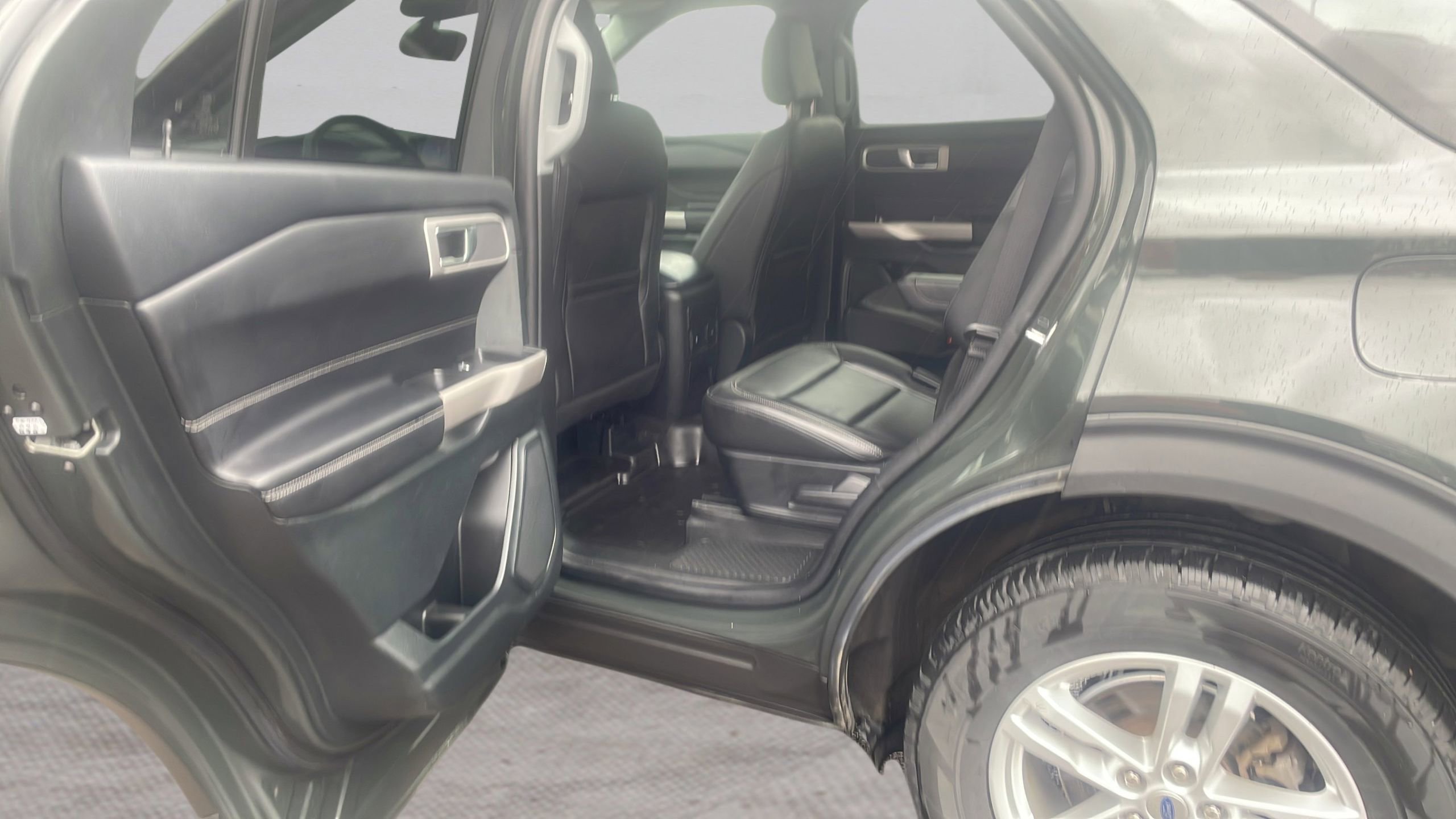 Certified 2024 Ford Explorer XLT w/ Equipment Group 202A AWD/4WD image 13