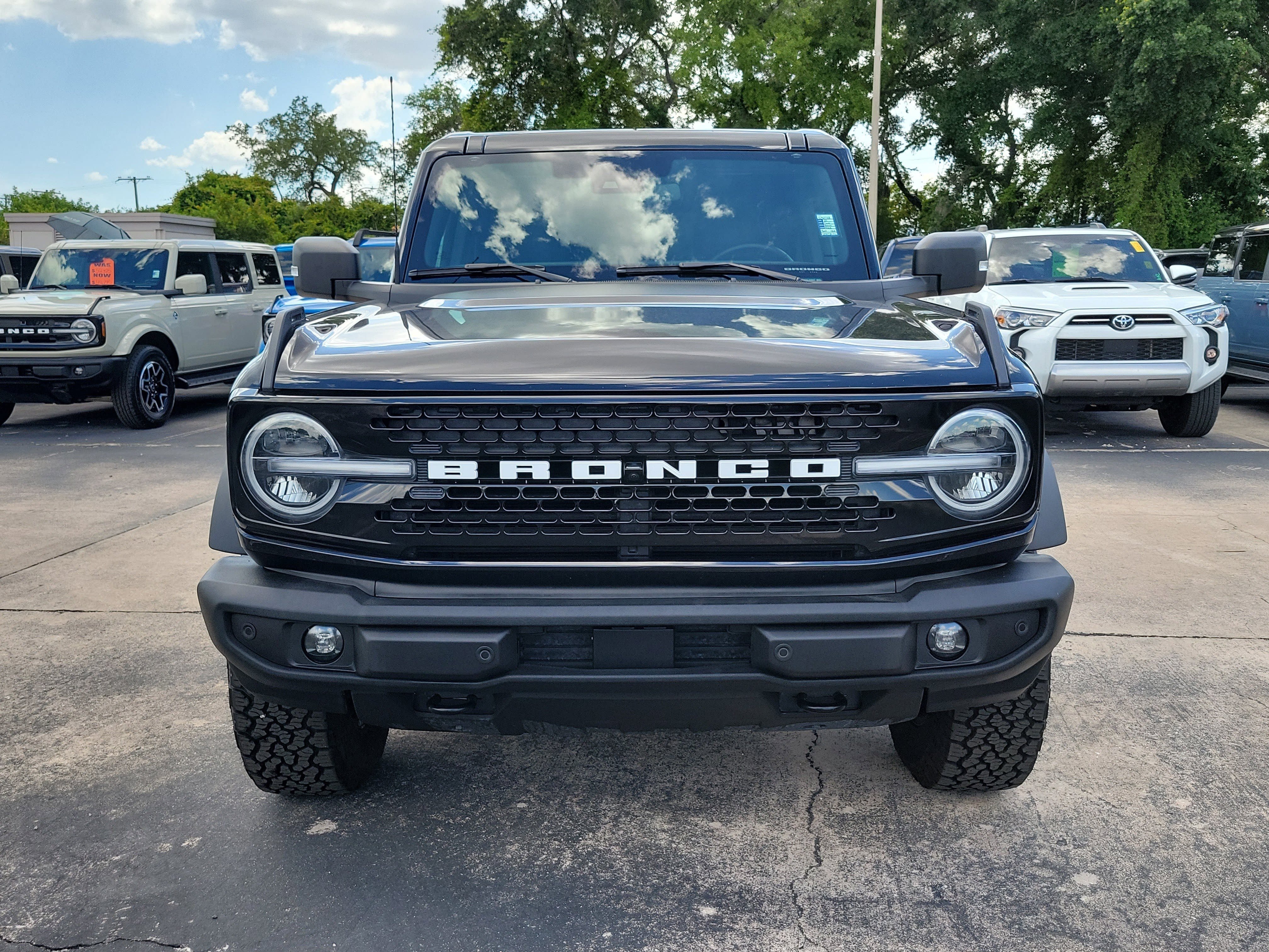 Certified 2025 Ford Bronco Outer Banks AWD/4WD image 2