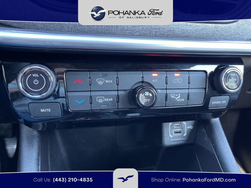 Used 2024 Jeep Compass Latitude AWD/4WD image 12