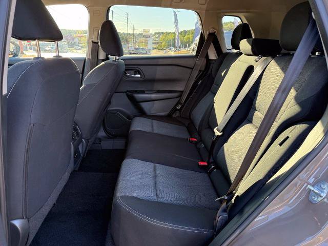 Used 2025 Nissan Rogue SV FWD image 17