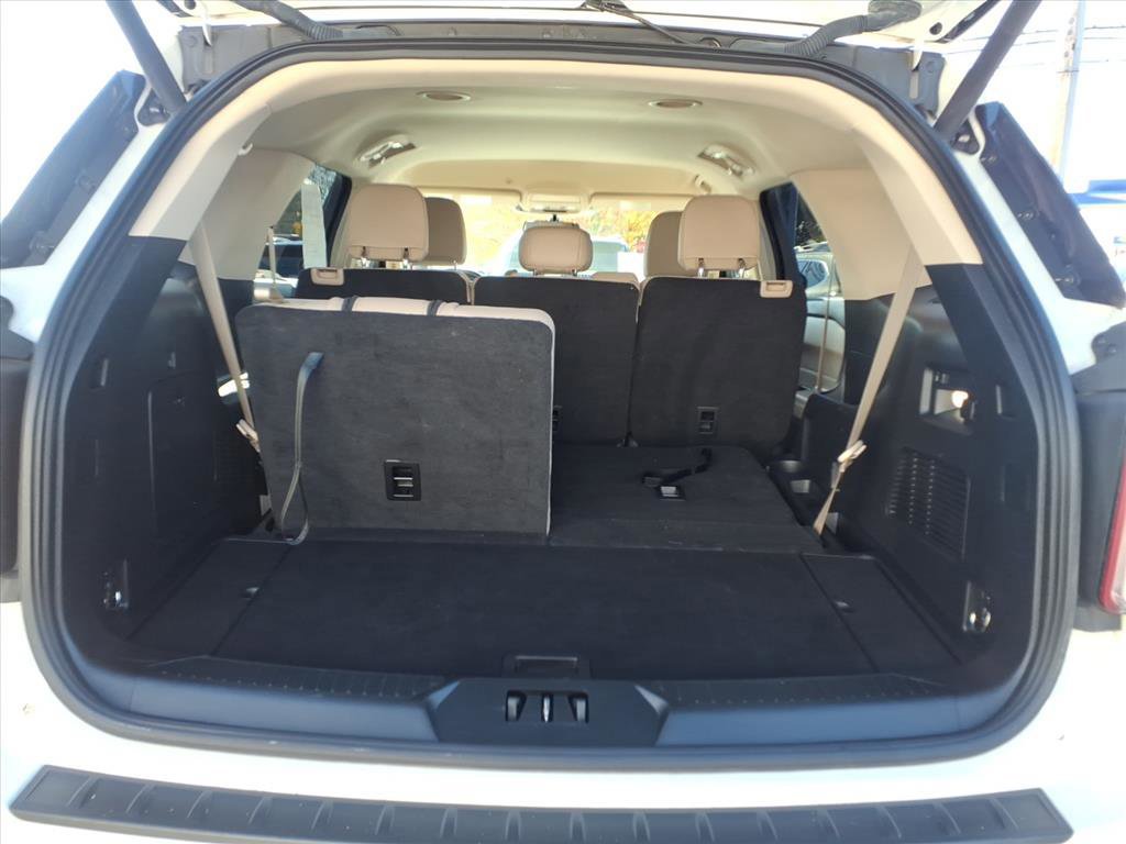 Certified 2022 Ford Explorer XLT w/ Equipment Group 202A image 11