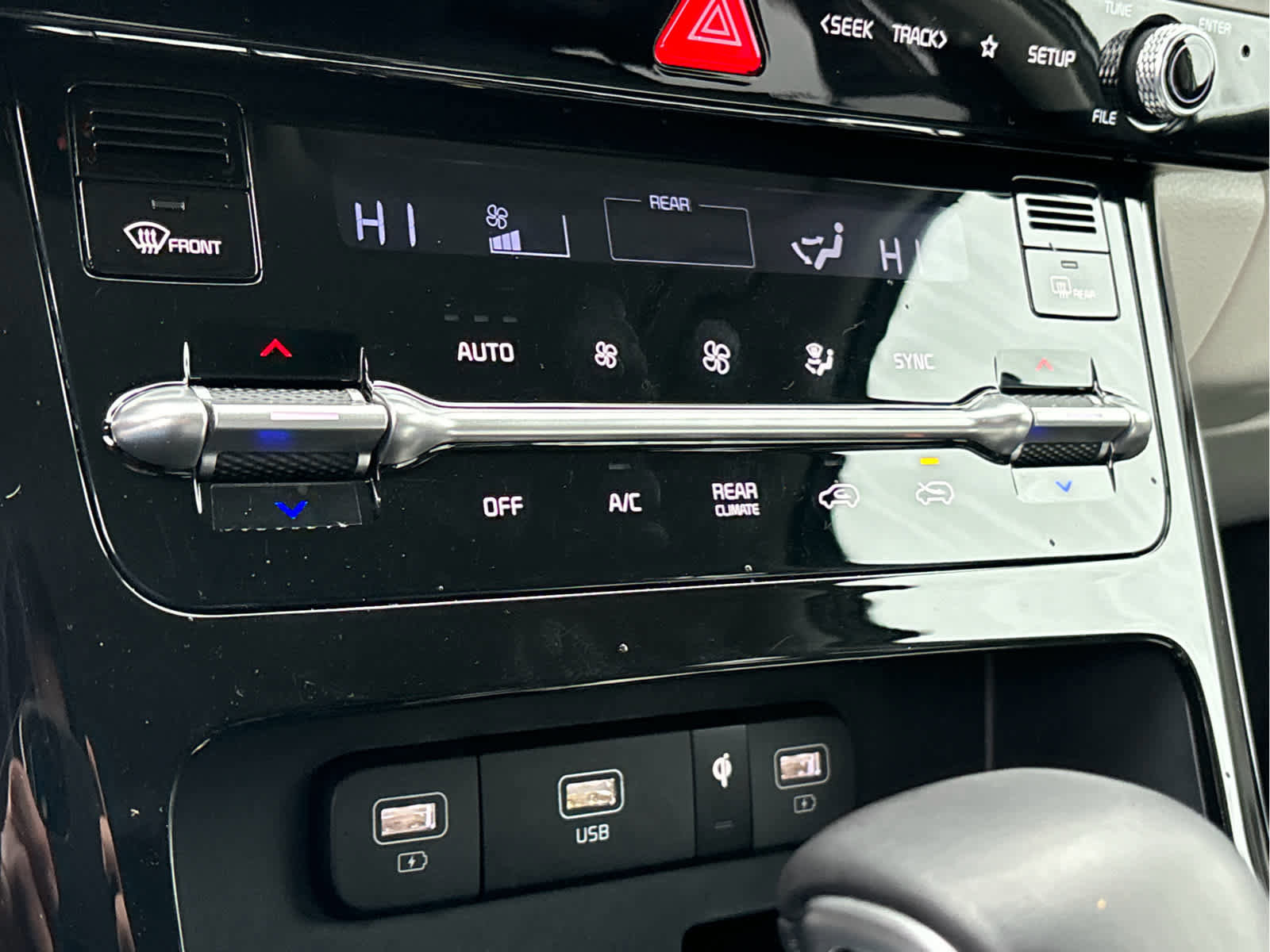 Used 2024 Kia Carnival SX image 20