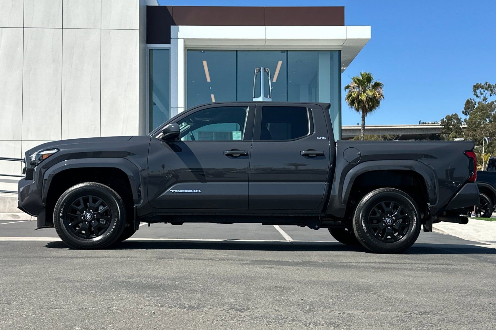 Used 2024 Toyota Tacoma SR5 AWD/4WD image 6