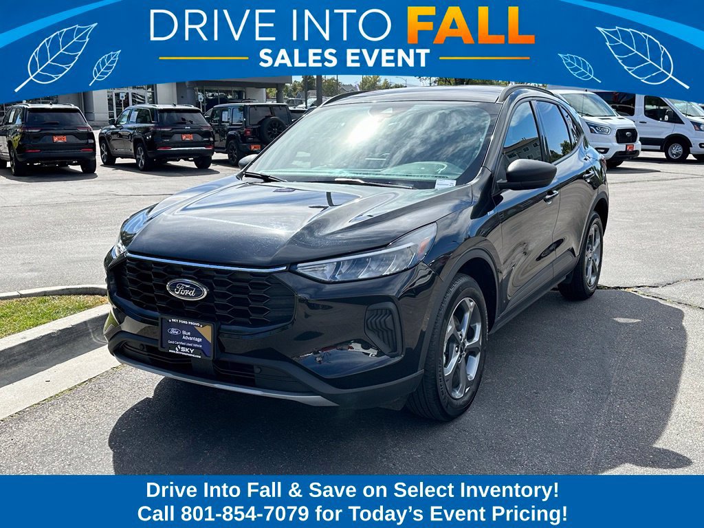 Certified 2025 Ford Escape ST-Line AWD/4WD image 2