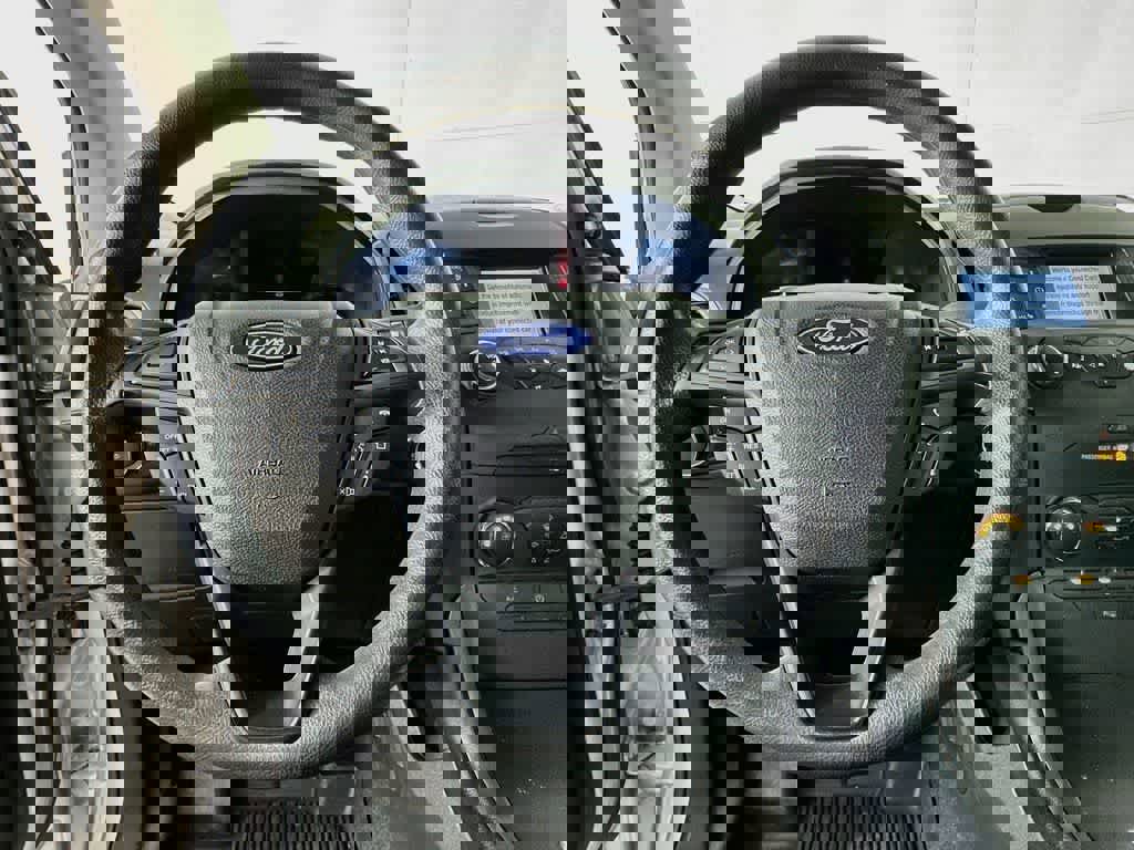 Certified 2019 Ford Edge SE FWD image 19