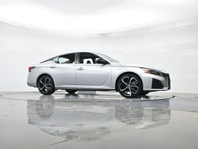 Used 2024 Nissan Altima 2.5 SR FWD image 32