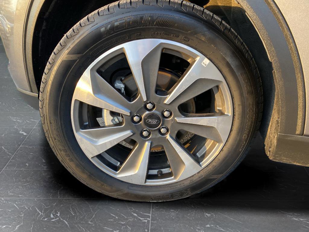 Certified 2025 Ford Escape Platinum image 45