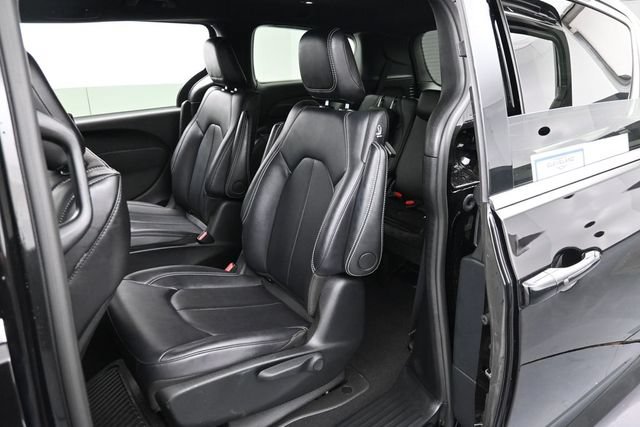 Used 2025 Chrysler Pacifica Select FWD image 24
