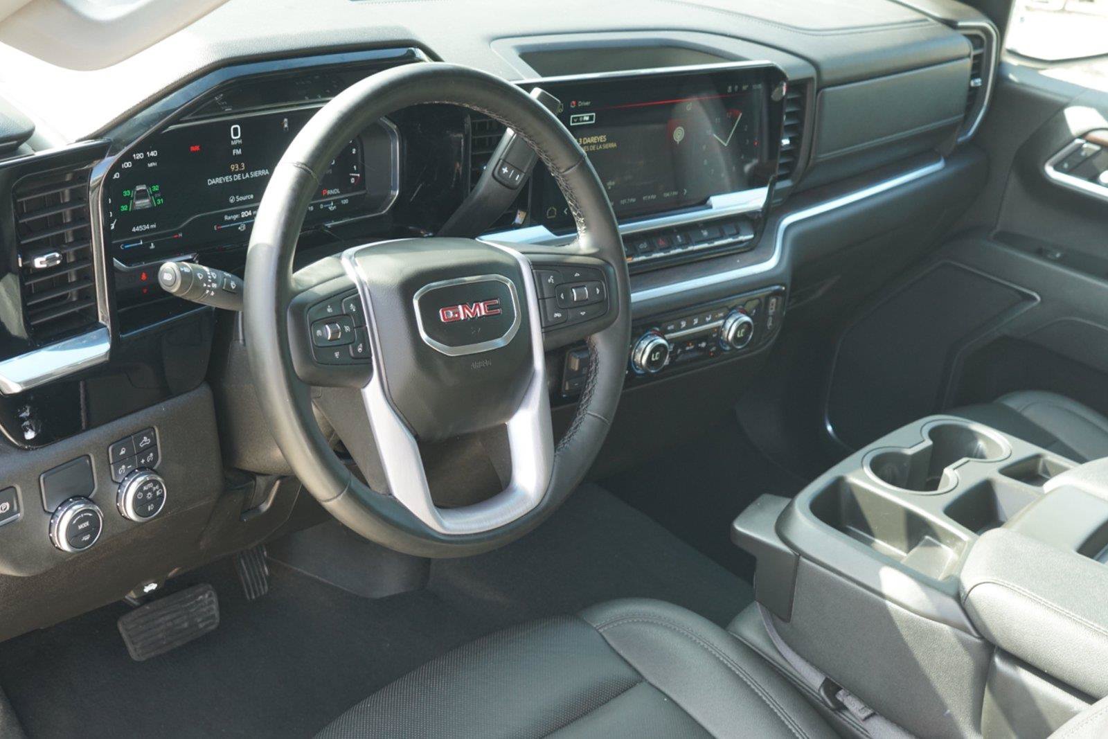 Used 2025 GMC Sierra 1500 SLT RWD image 9