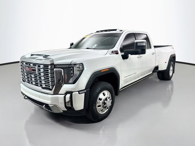 Used 2024 GMC Sierra 3500 Denali w/ Technology Package AWD/4WD image 3