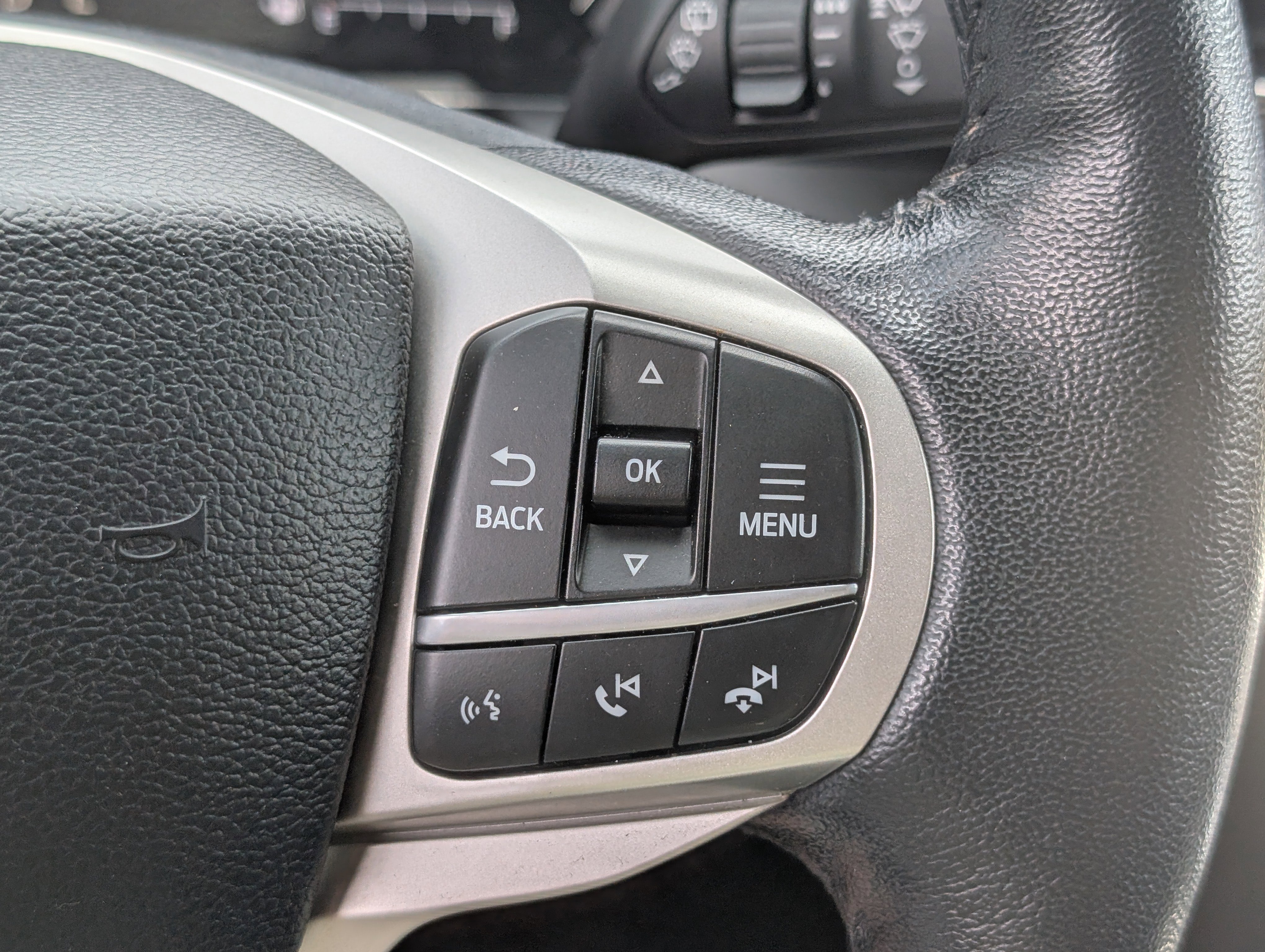 Certified 2022 Ford Explorer XLT w/ Equipment Group 202A image 27