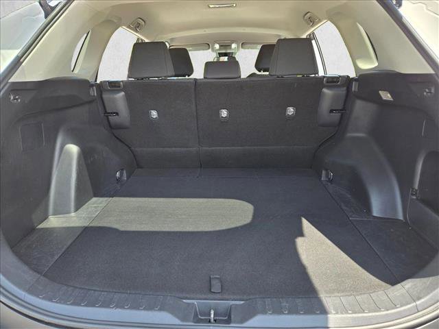 Used 2021 Toyota RAV4 LE FWD image 6