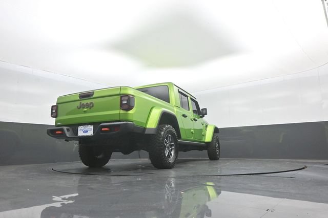 Used 2025 Jeep Gladiator Mojave w/ Convenience Group AWD/4WD image 32