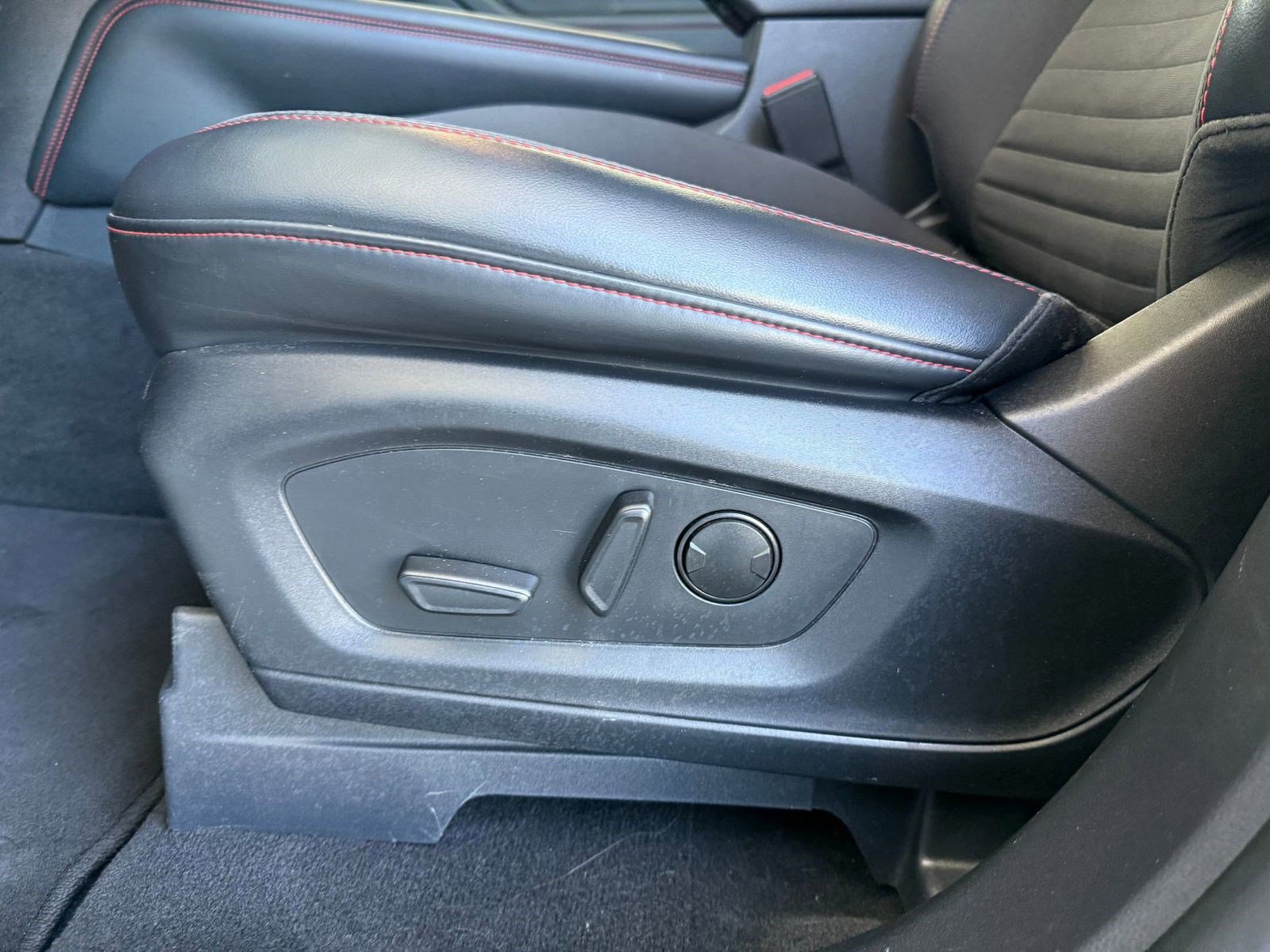 Certified 2025 Ford Explorer ST-Line w/ ST-Line Street Pack AWD/4WD image 14