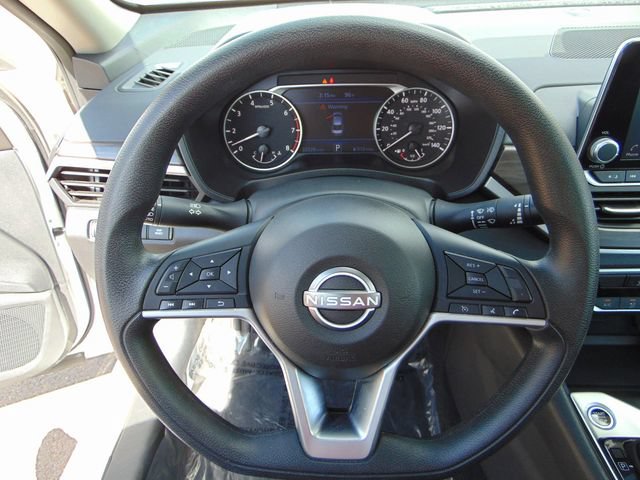 Used 2025 Nissan Altima 2.5 SV FWD image 15