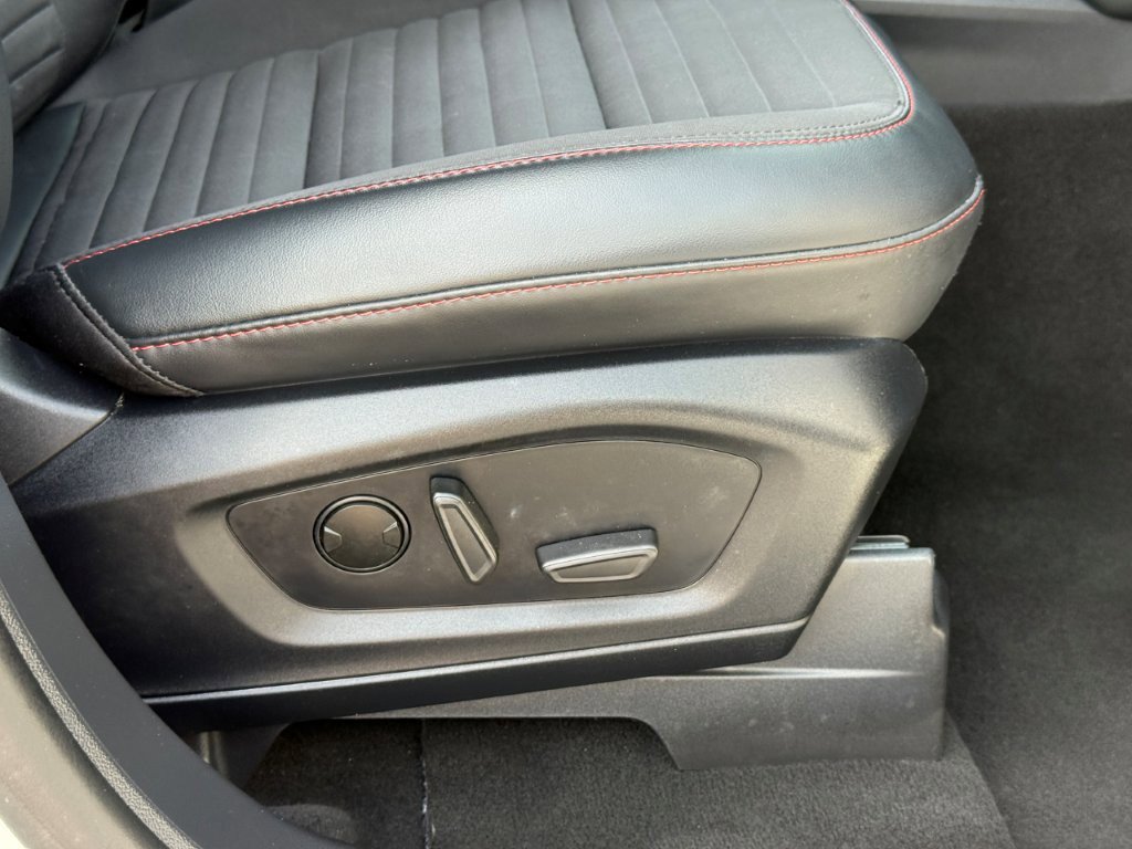 Certified 2025 Ford Explorer ST-Line w/ ST-Line Street Pack image 26