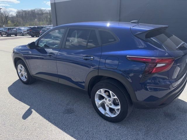 Used 2024 Chevrolet Trax LS w/ LS Convenience Package image 19