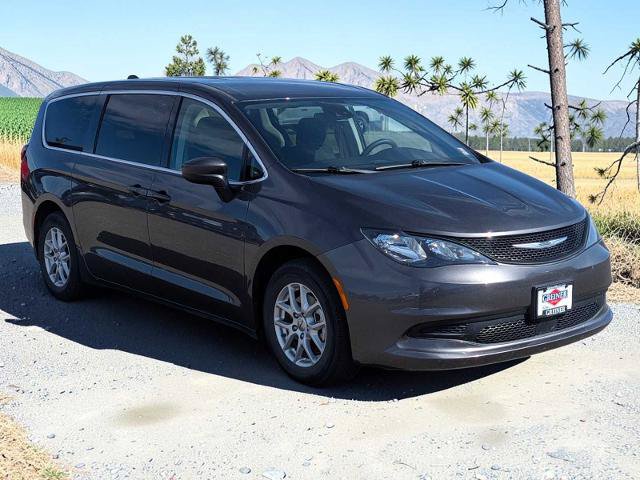 Used 2023 Chrysler Voyager LX FWD image 8