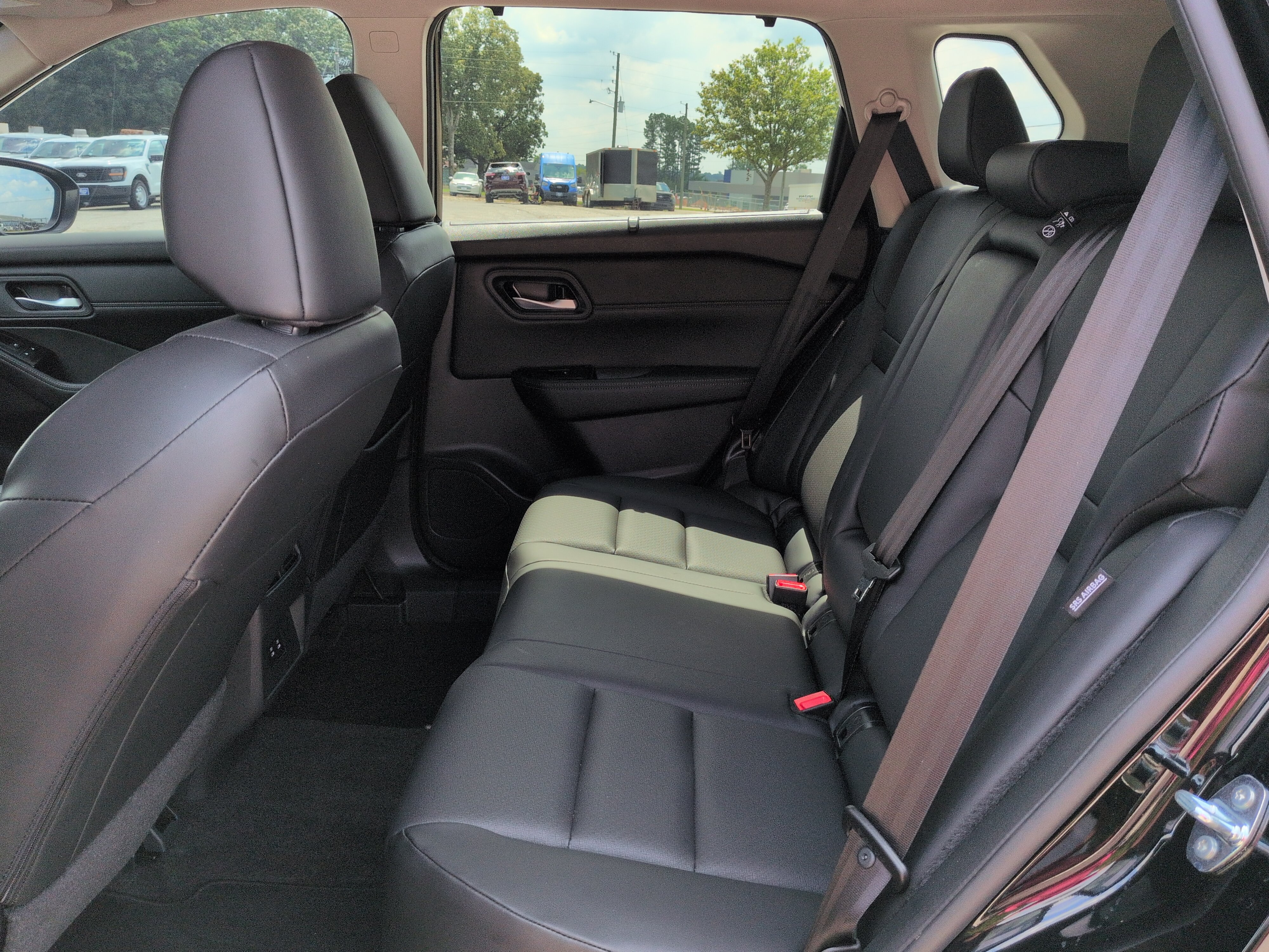 Used 2025 Nissan Rogue SV w/ SV Premium Package FWD image 12