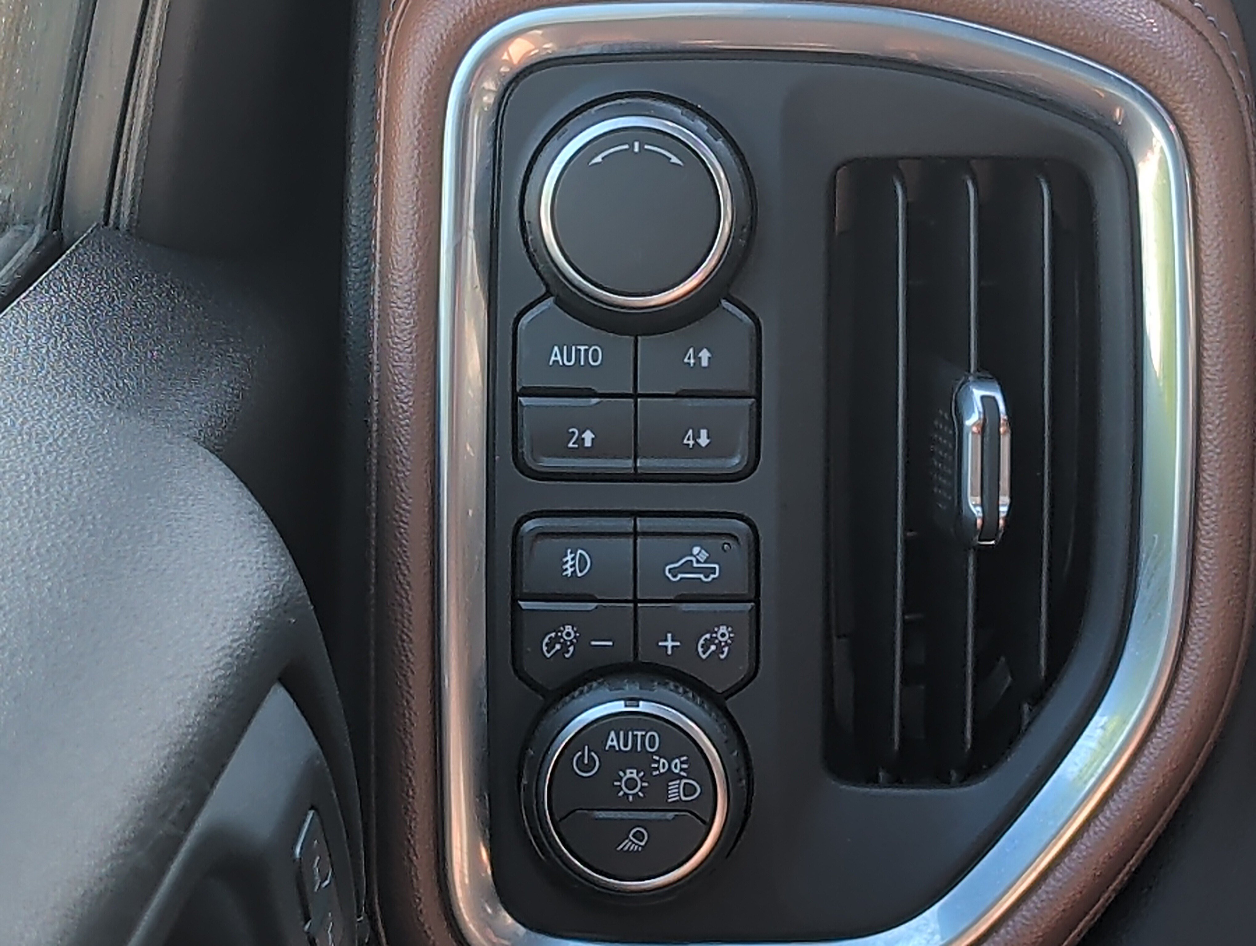 Used 2019 Chevrolet Silverado 1500 High Country w/ Technology Package AWD/4WD image 22