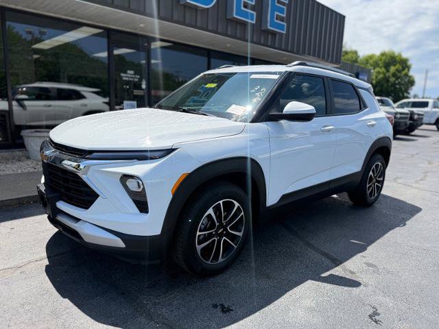Used 2025 Chevrolet TrailBlazer LT AWD/4WD image 1