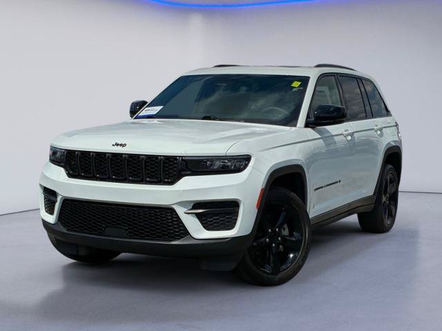 Used 2024 Jeep Grand Cherokee Altitude RWD image 2
