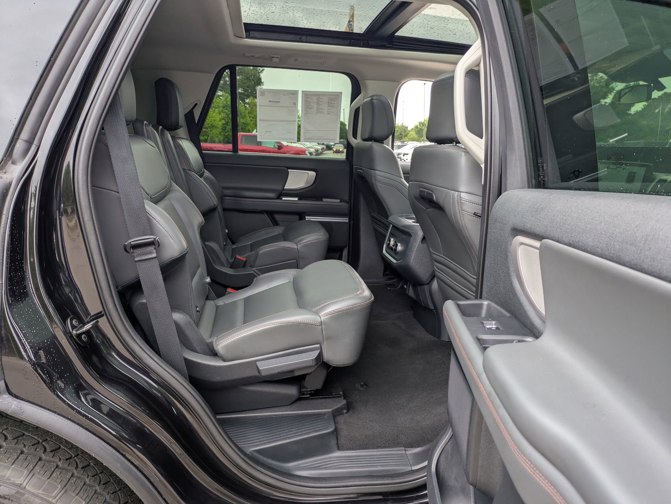 Certified 2025 Ford Expedition Active AWD/4WD image 35