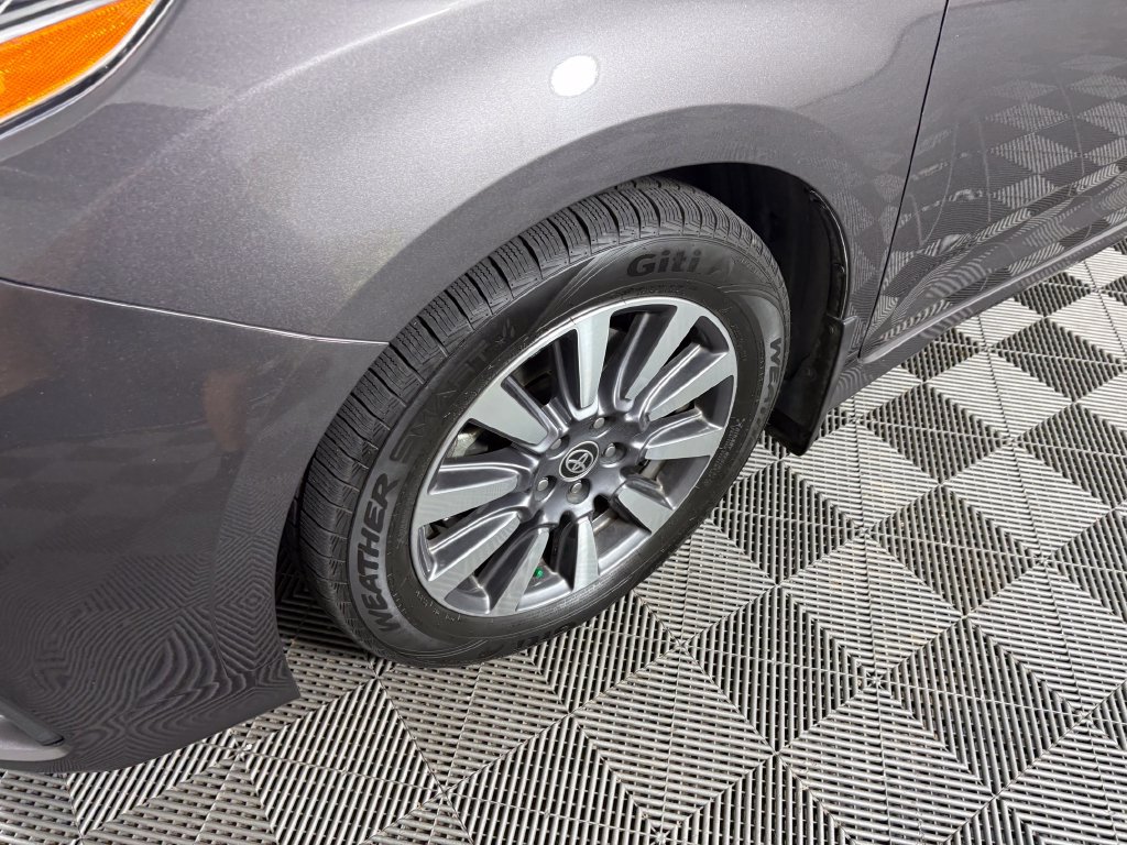 Used 2020 Toyota Sienna Limited Premium w/ Carpet Mat Package FWD image 9
