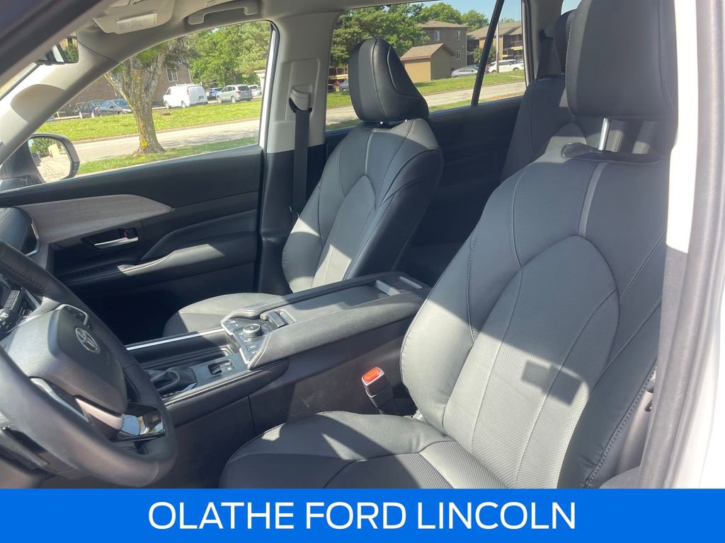 Used 2025 Toyota Grand Highlander AWD image 21