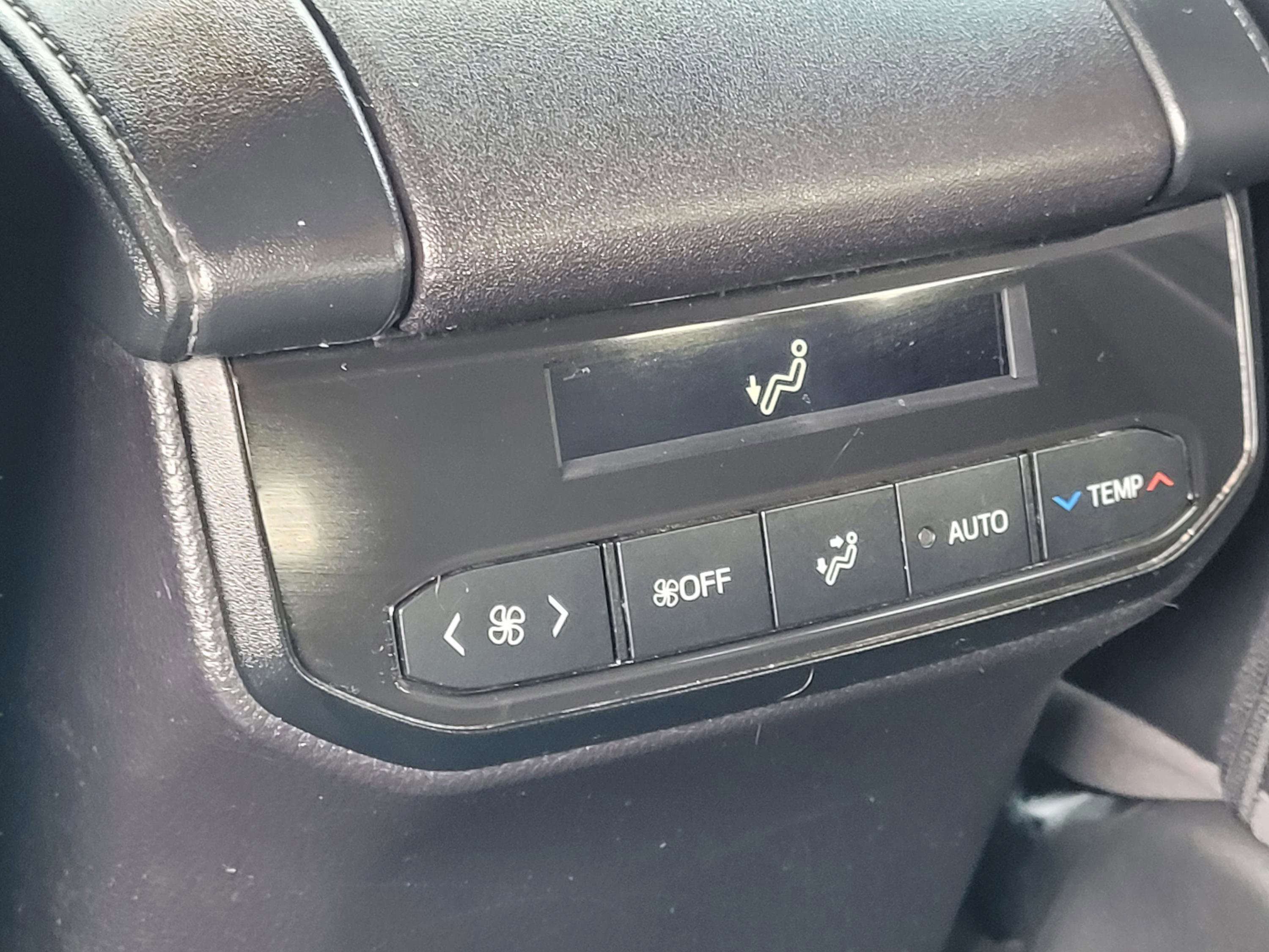 Used 2022 Toyota Highlander XSE image 28