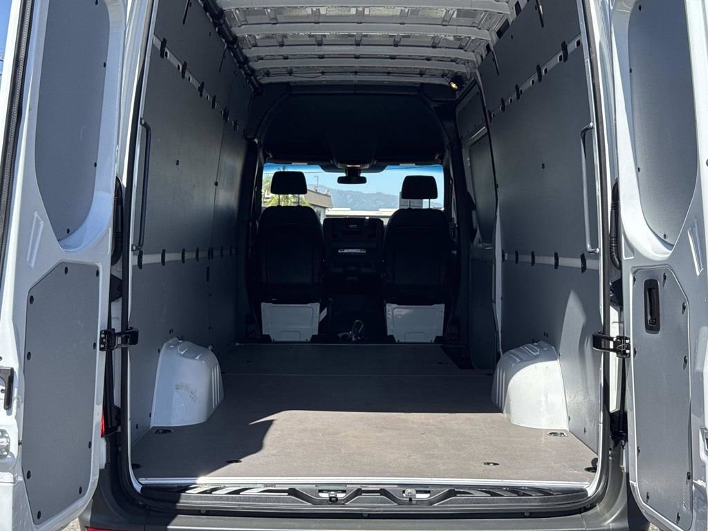 Used 2025 Mercedes-Benz Sprinter 2500 image 23